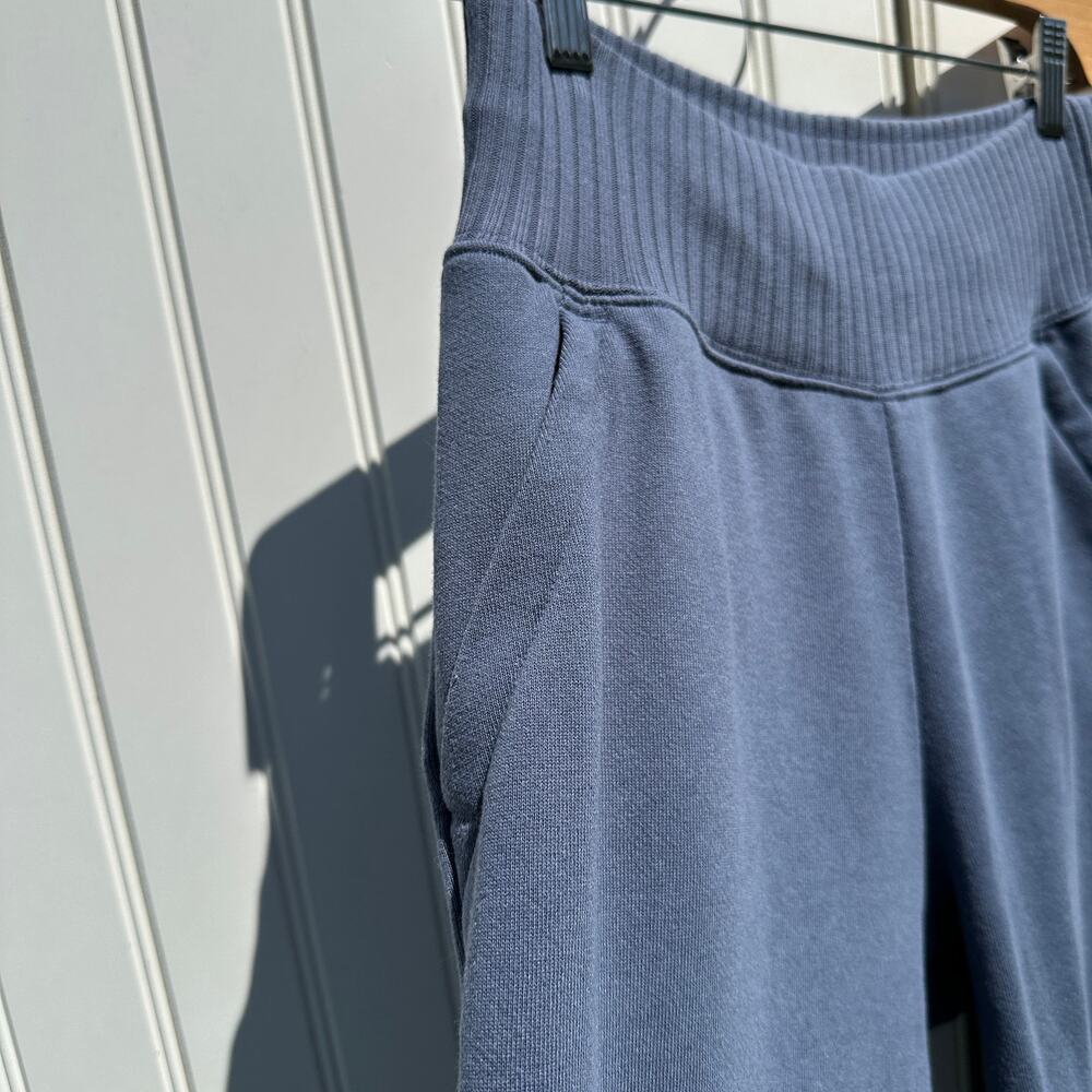 Alo Yoga Serenity Wide Leg Sweatpant Bluestone Size Small EUC Sweatpants - Picture 12 of 16